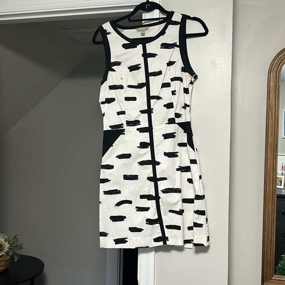 Banana Republic dress with small keyhole back